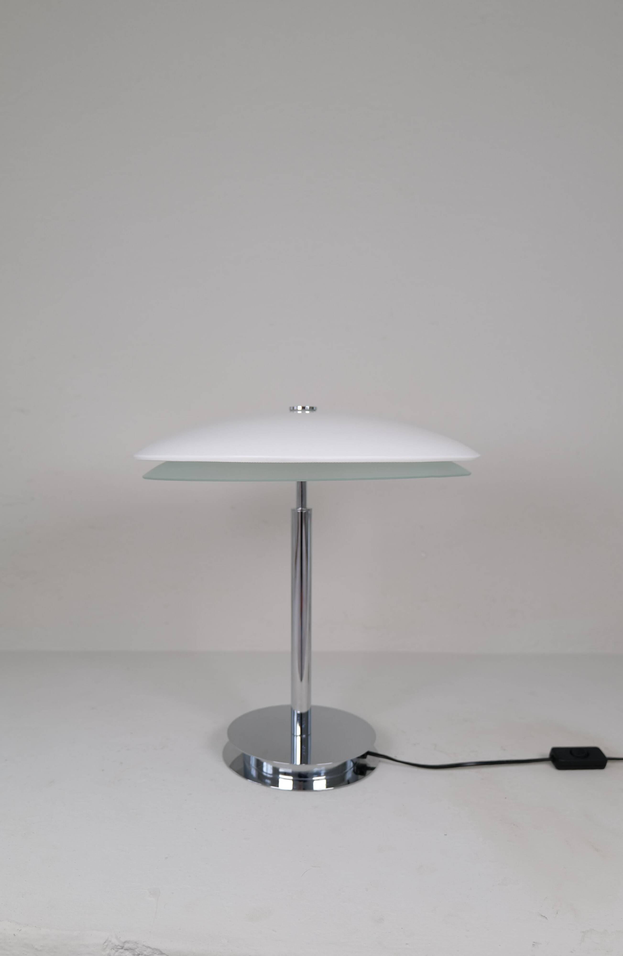 "Tris" glass table lamp by Fontana Arte from the Space Age with a chrome base, Italy, circa 2000.
