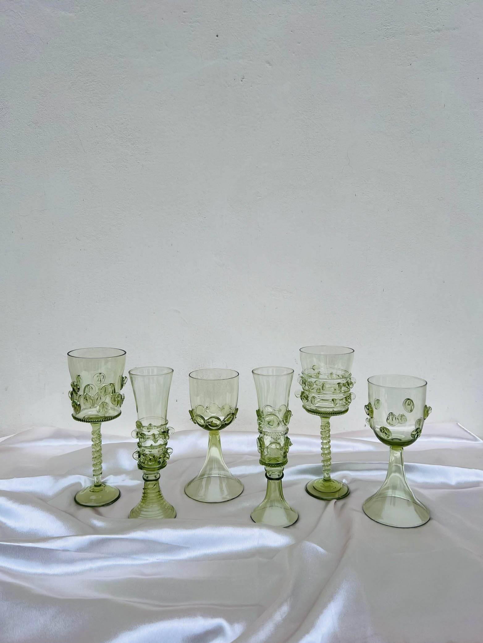 Paire de verres à vin en verre soufflé