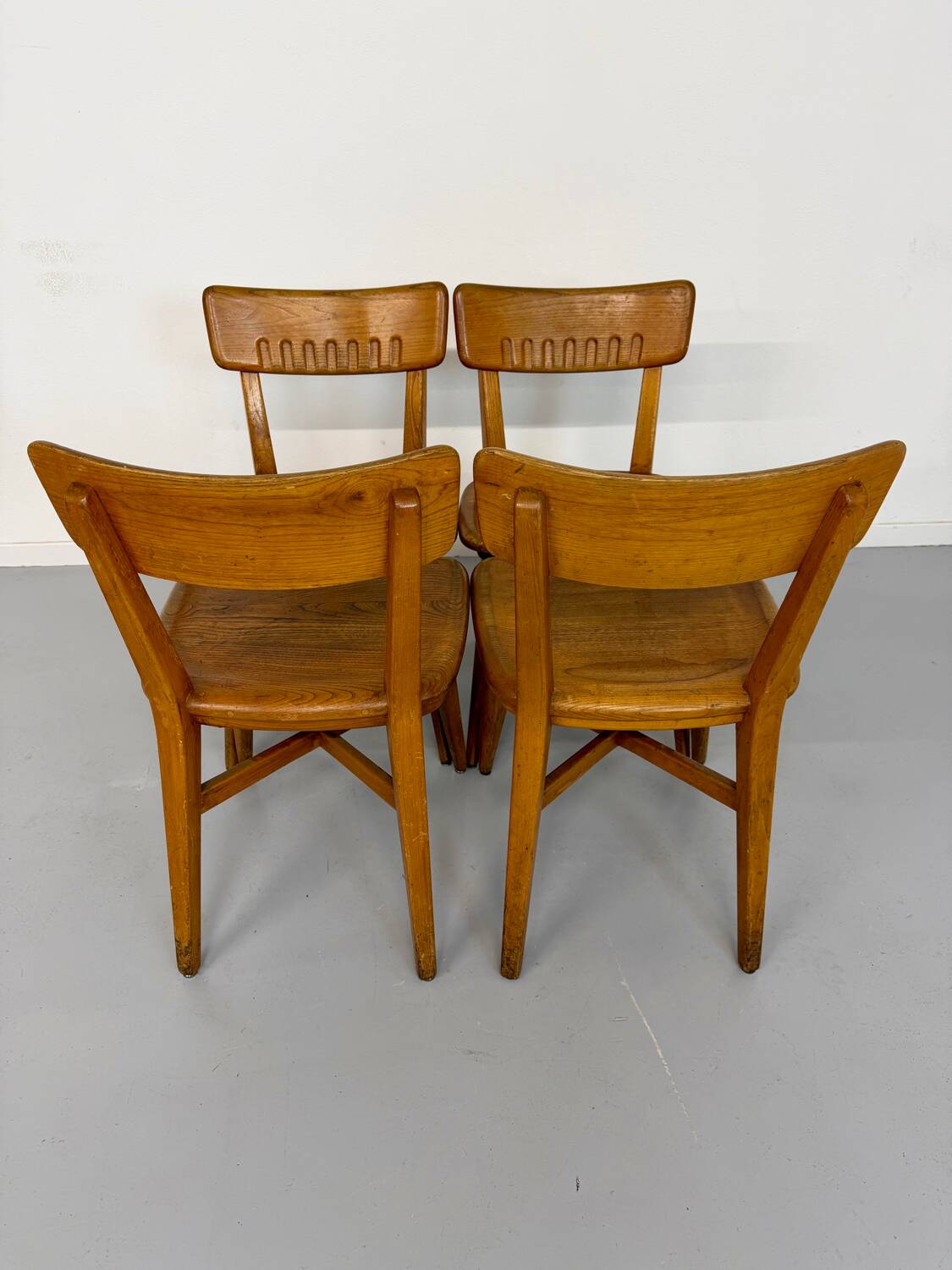 Set of 4 vintage solid oak chairs, 1960s design with sculpted backrest.
