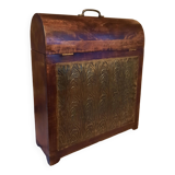 Vertical wooden box