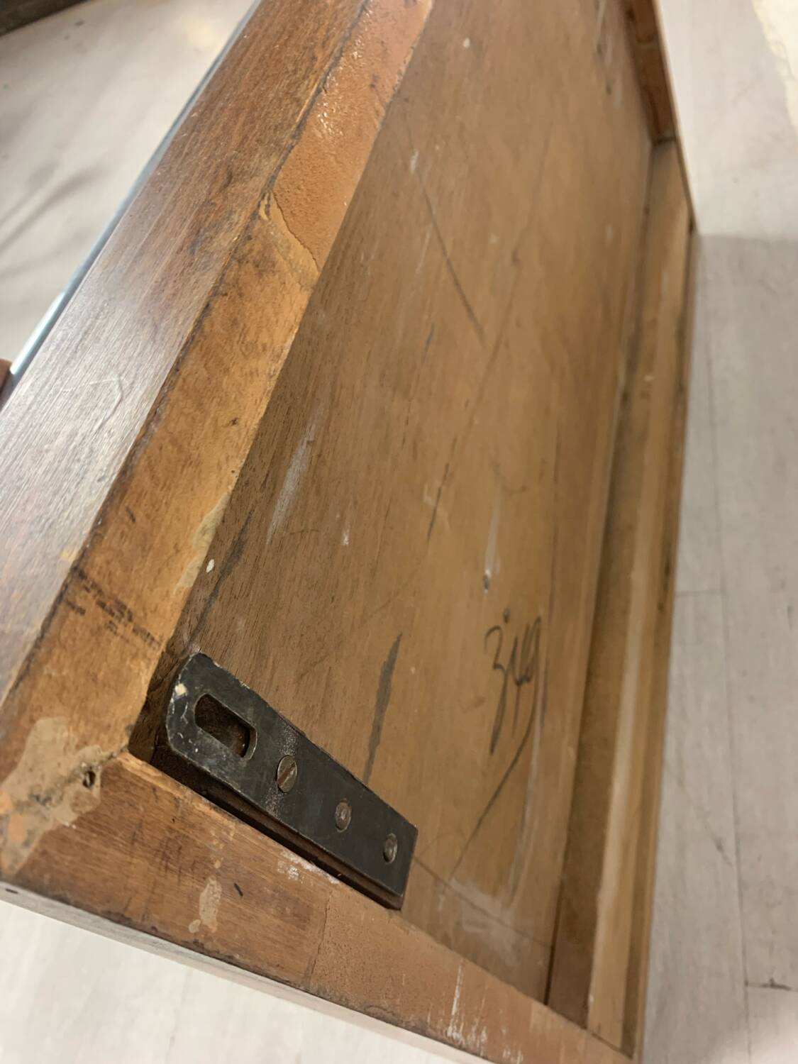 Wall mounted coat rack