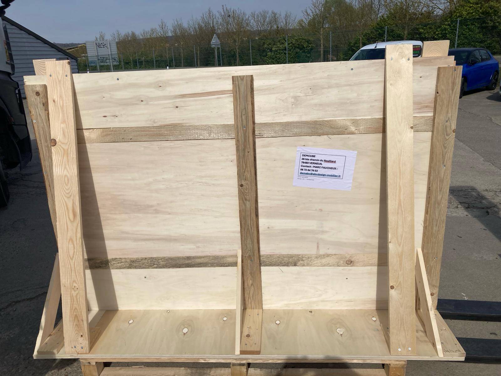 Marble table with tulip base