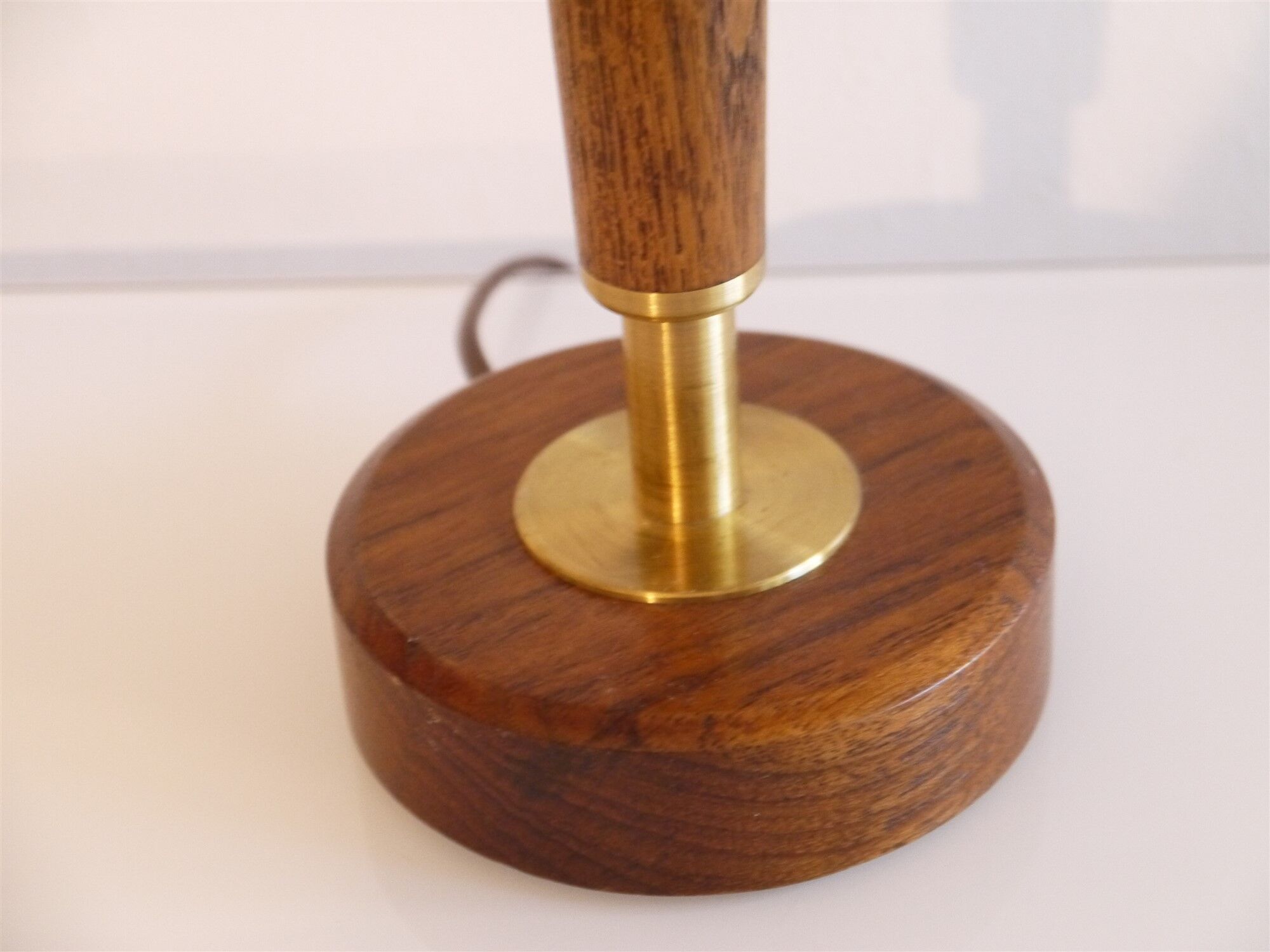 Paire de lampes vintage en teck et laiton