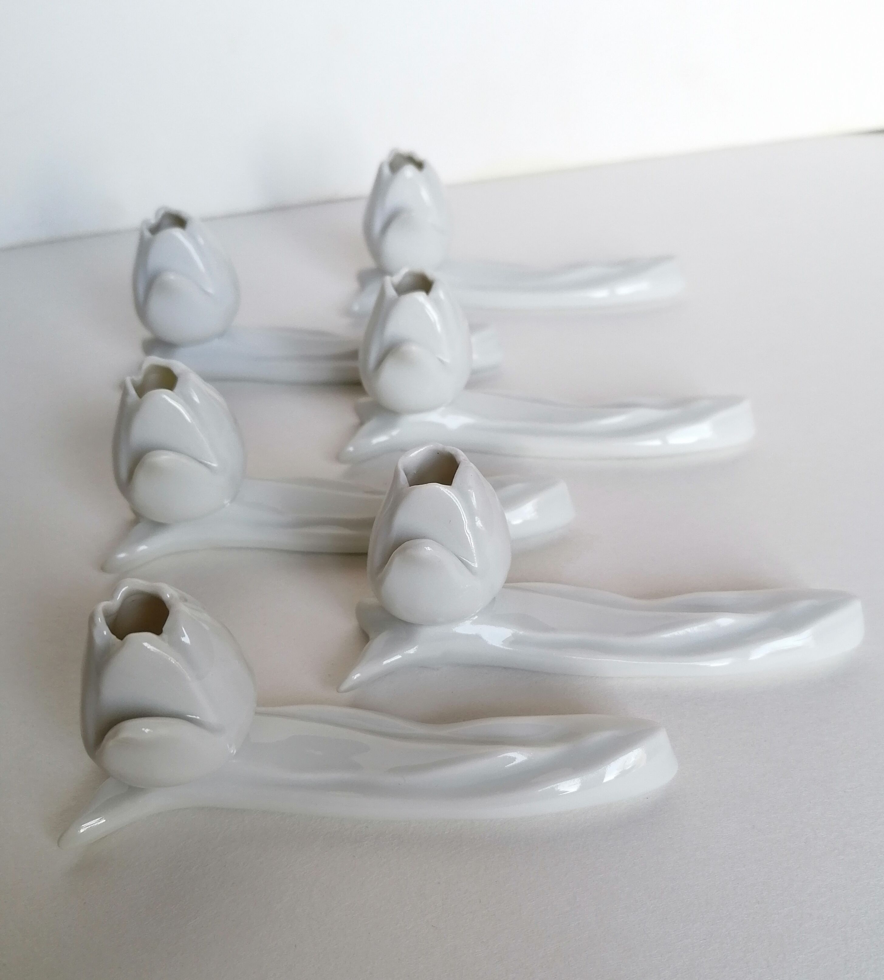 6 white porcelain knife holders