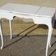 Petite coiffeuse en bois blanc