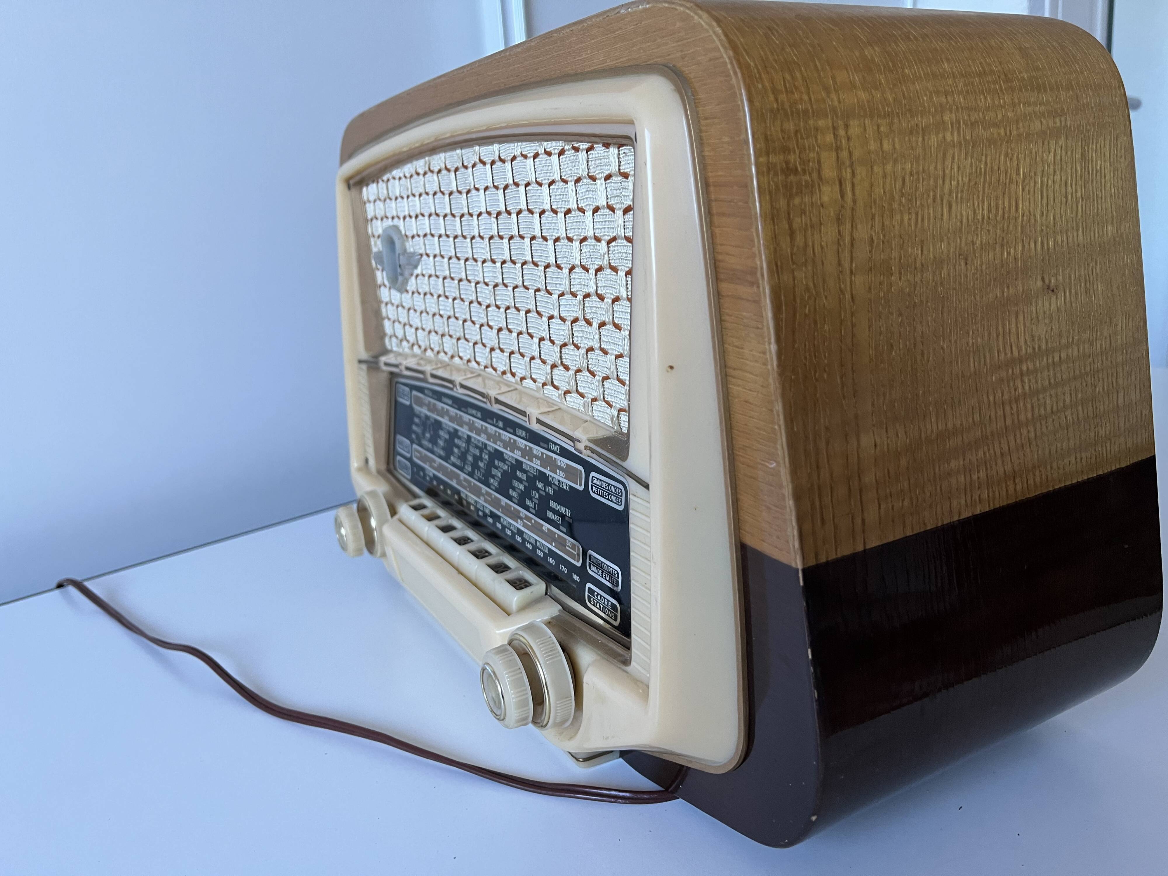 Old oceanic radio "pilot type"