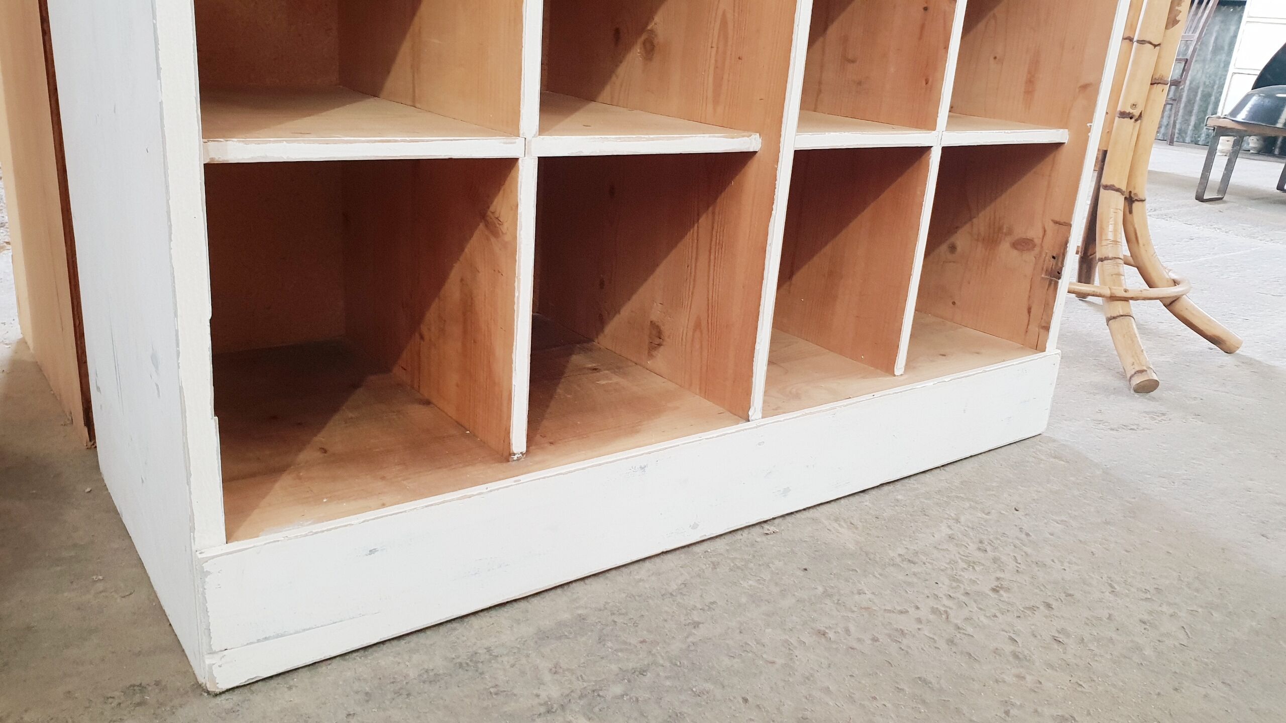 Trade furniture with lockers