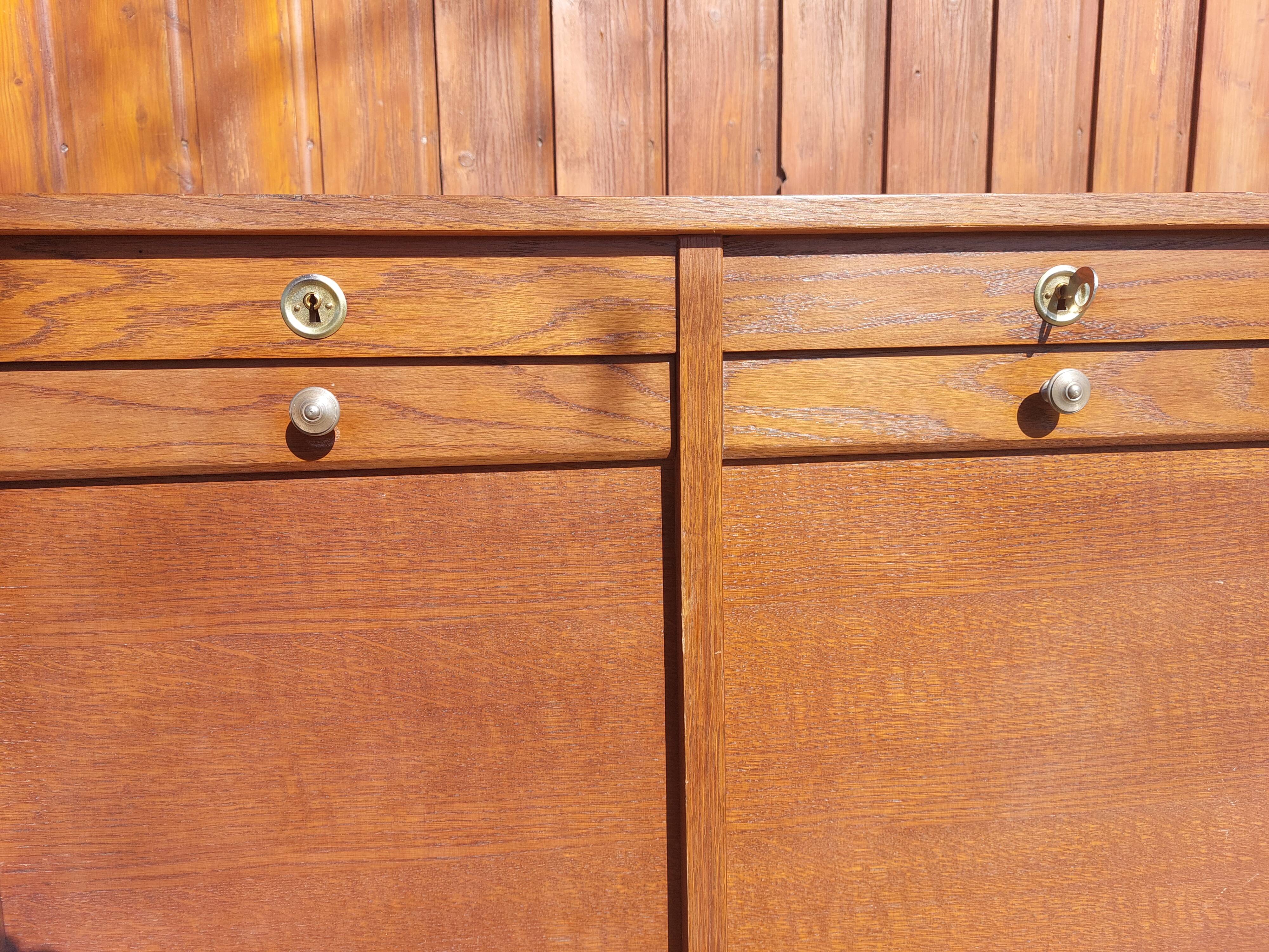 Double curtain filing cabinet
