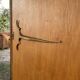 Armoire en chêne 3 portes miroir pieds compas