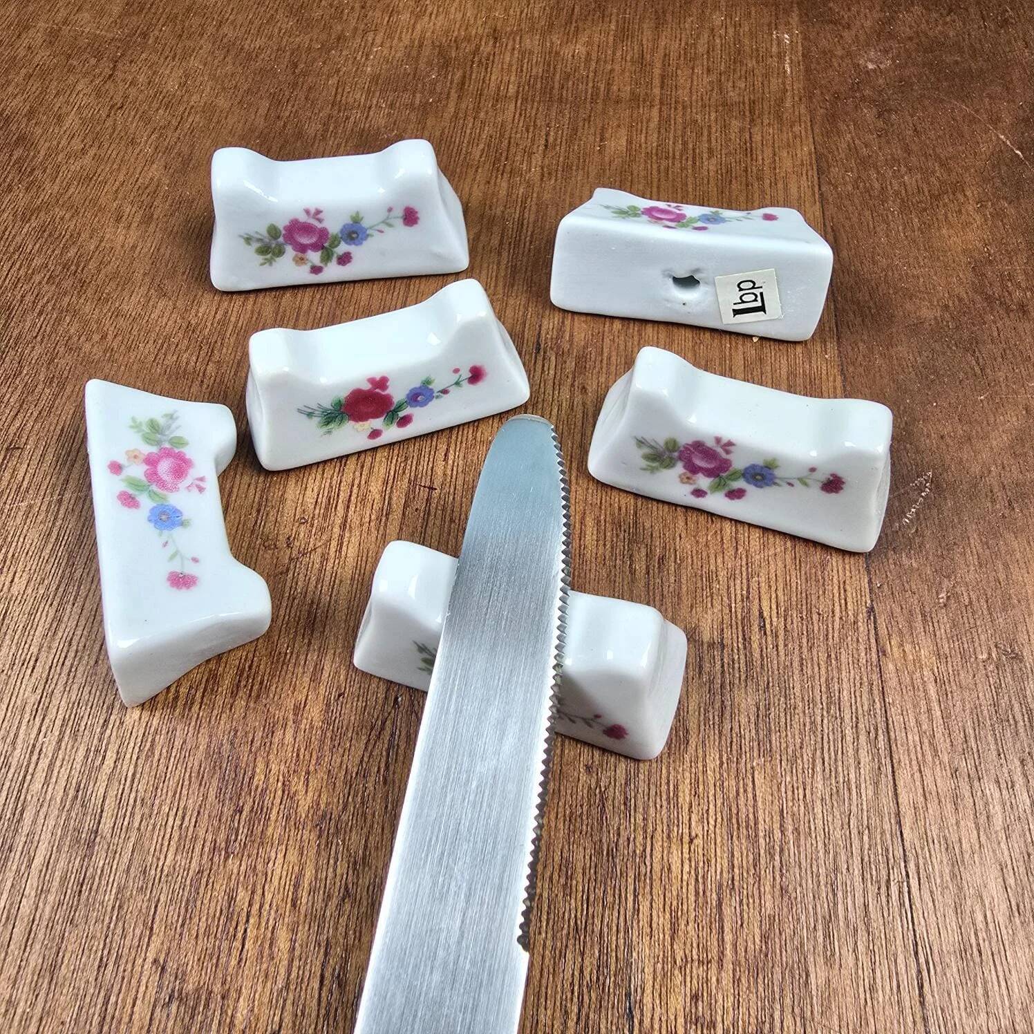 Set of 6 vintage knife rests, white porcelain with flowers