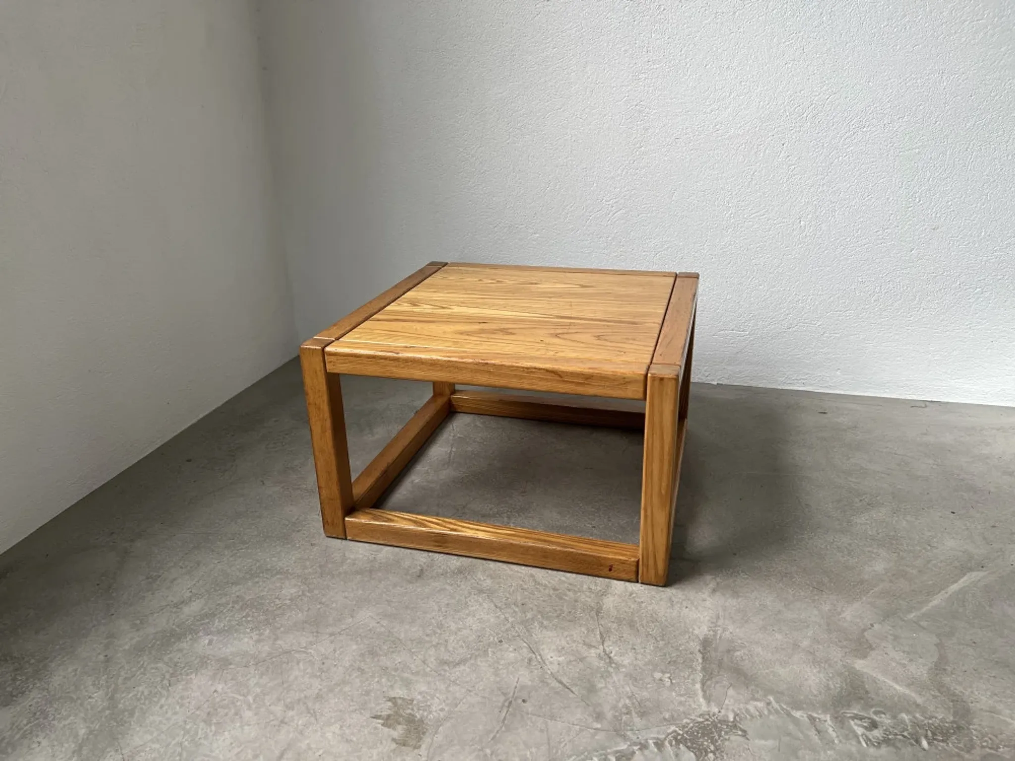Table basse carrée de la Maison Regain