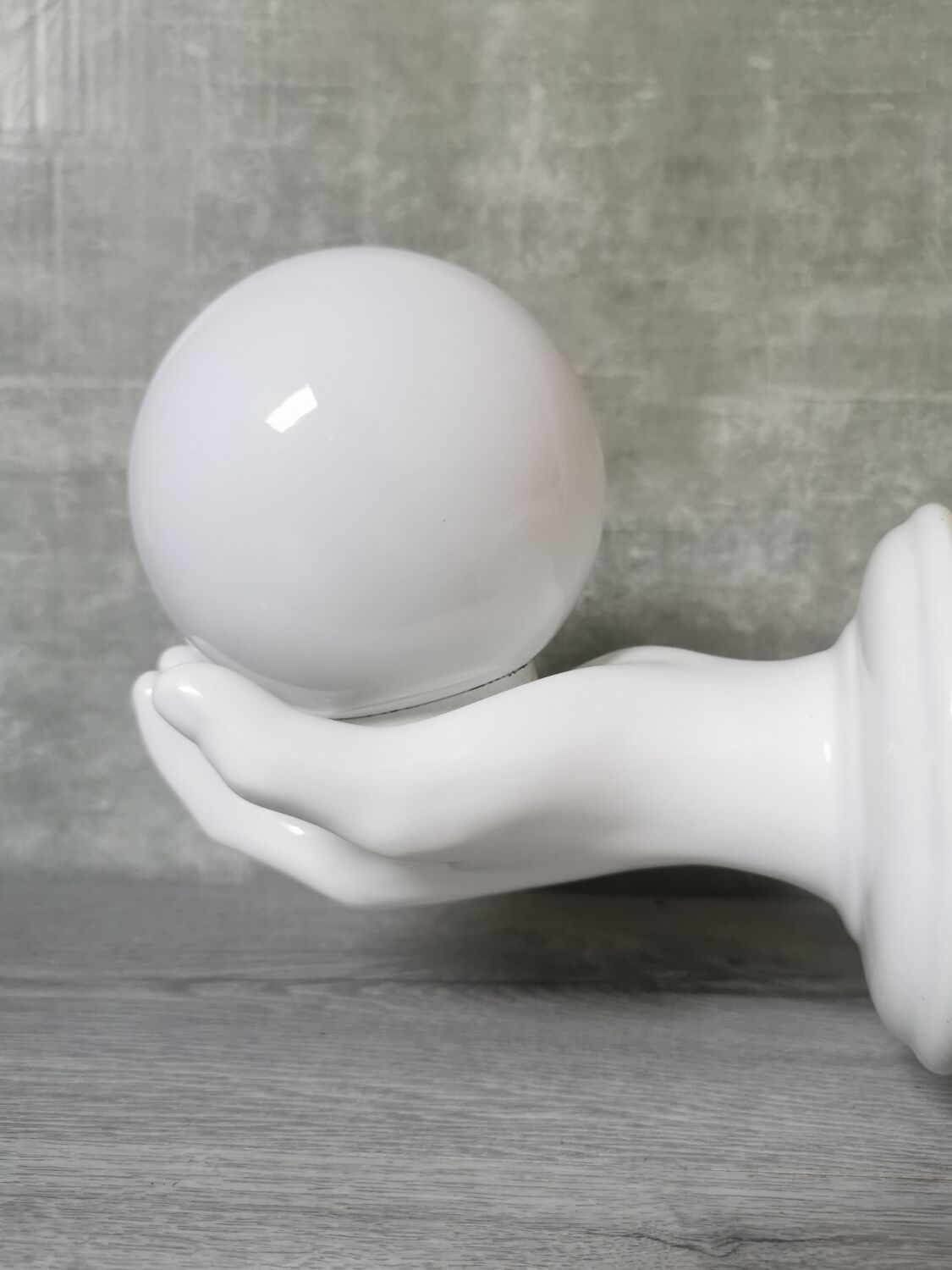 White ceramic hand wall lamp