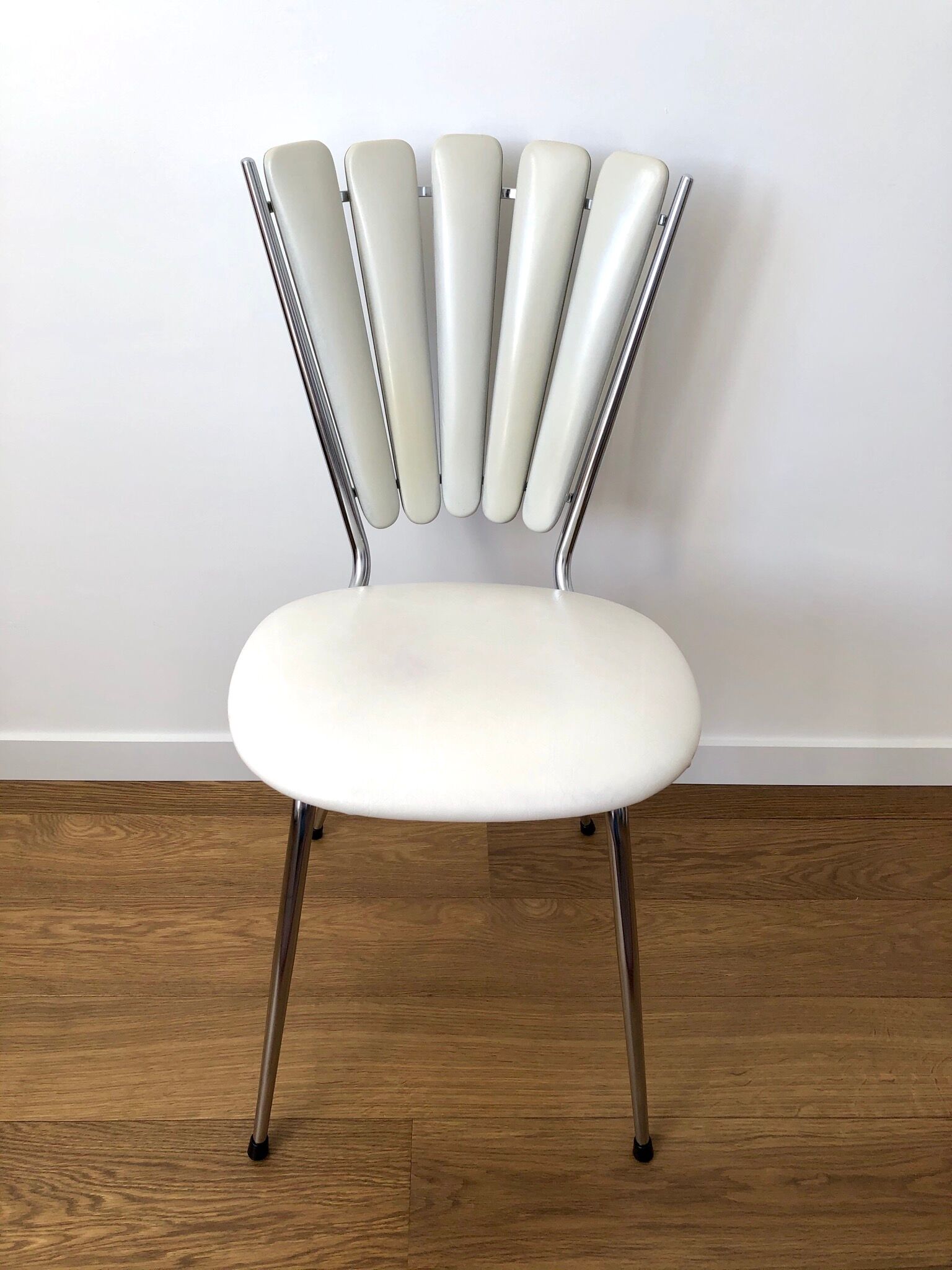 Lot of 4 petal chairs