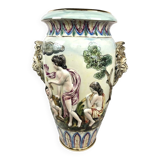 Large vase signed Capodimonte, Italy 1980s – Antique scene and lion heads