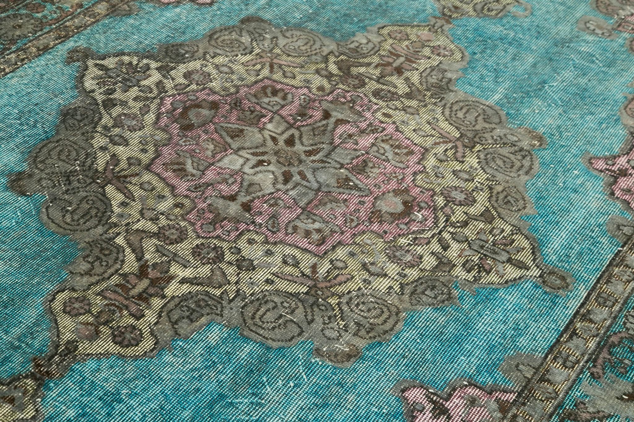 Handmade carved anatolian 1980s 180 cm x 271 cm grey rug