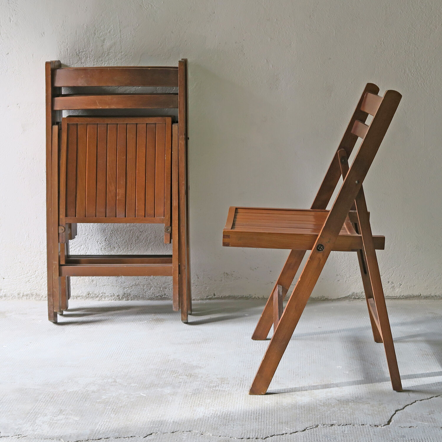 Series of 4 teak chairs