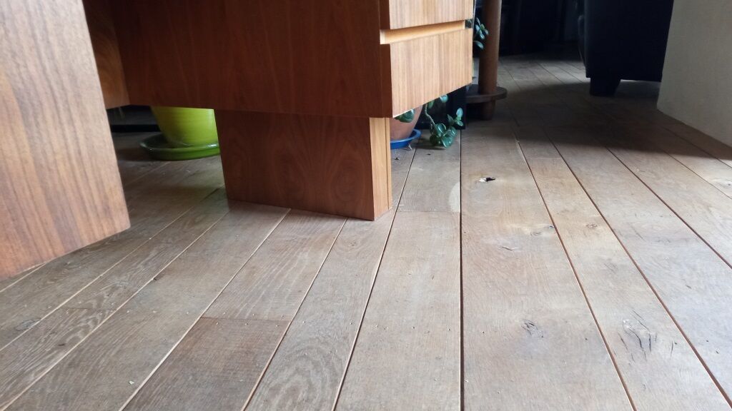 Beautiful desk veneer teak 80s