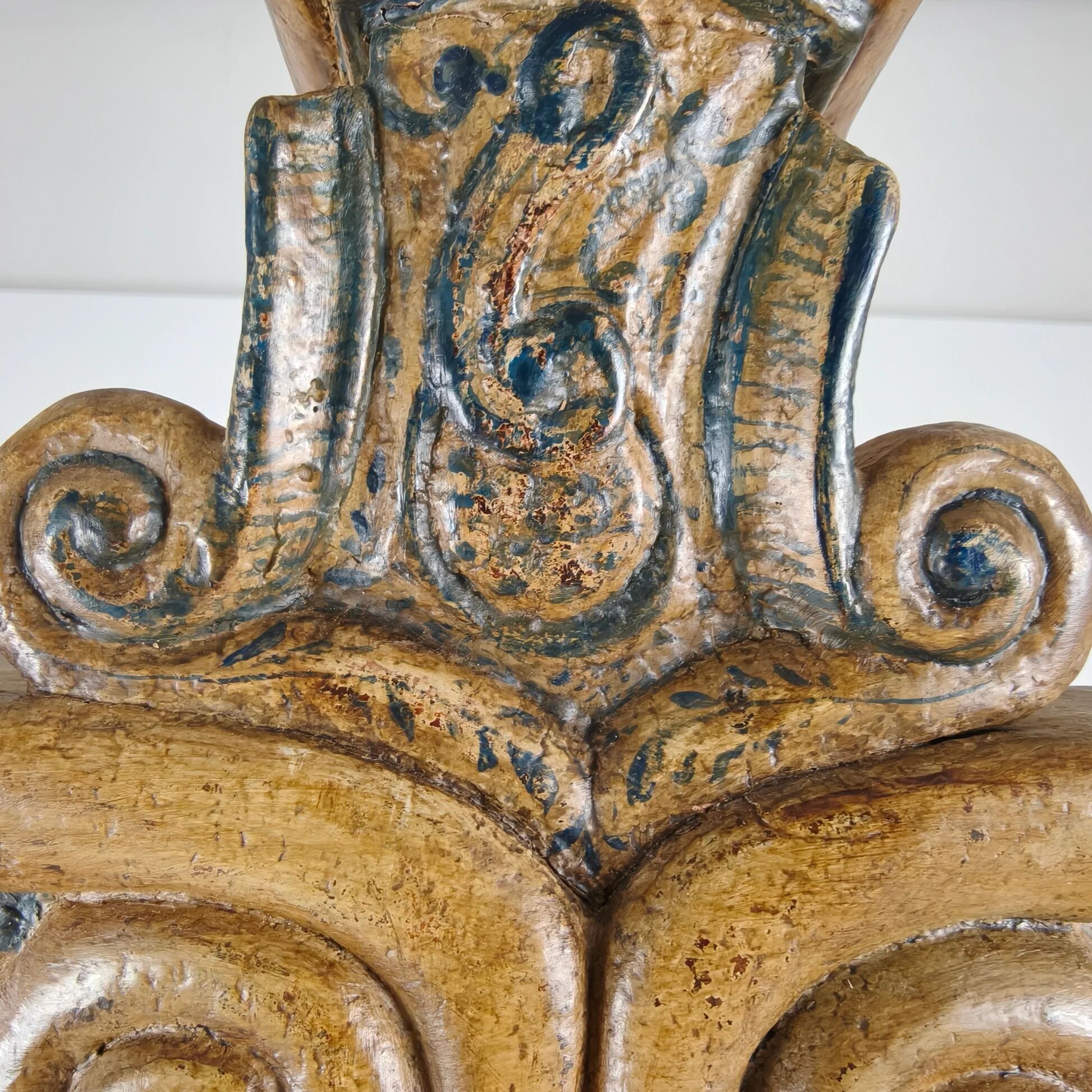 18th century Dutch witwerk cabinet with original key & faux Delft decoration