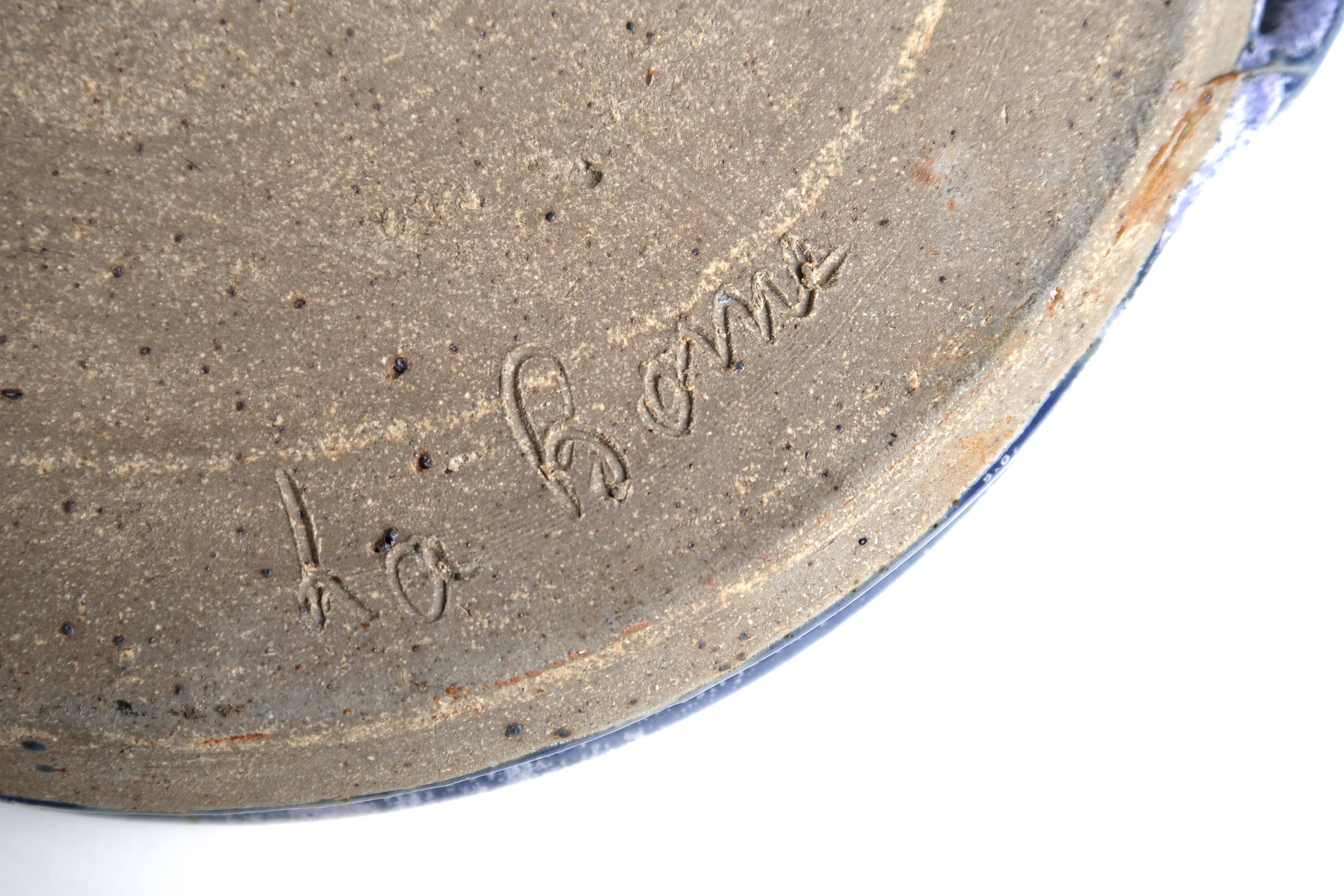 Plat bleu à anses en grès signé La Borne, années 60