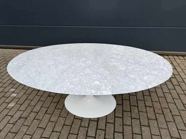 Table à manger ovale Knoll Tulip originale (198cm) marbre de Carrare