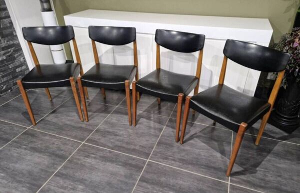 Lot de 4 chaises scandinaves, années 1970