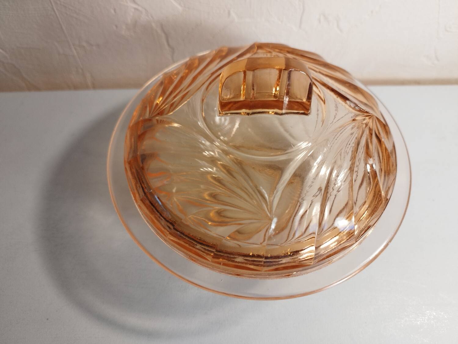 Candy dish, sugar bowl, pink glass box