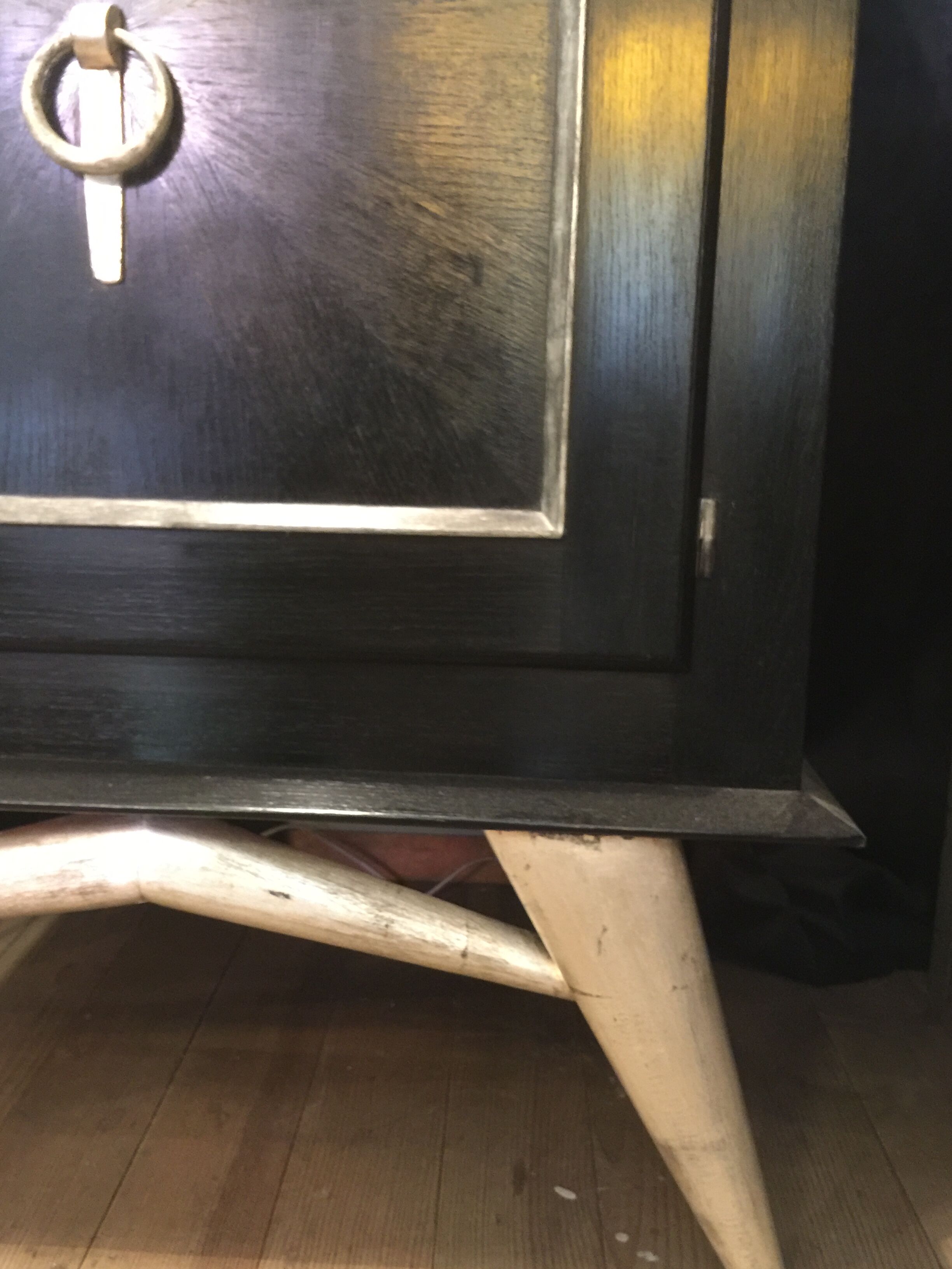 Furniture at the height of support of the 1940s