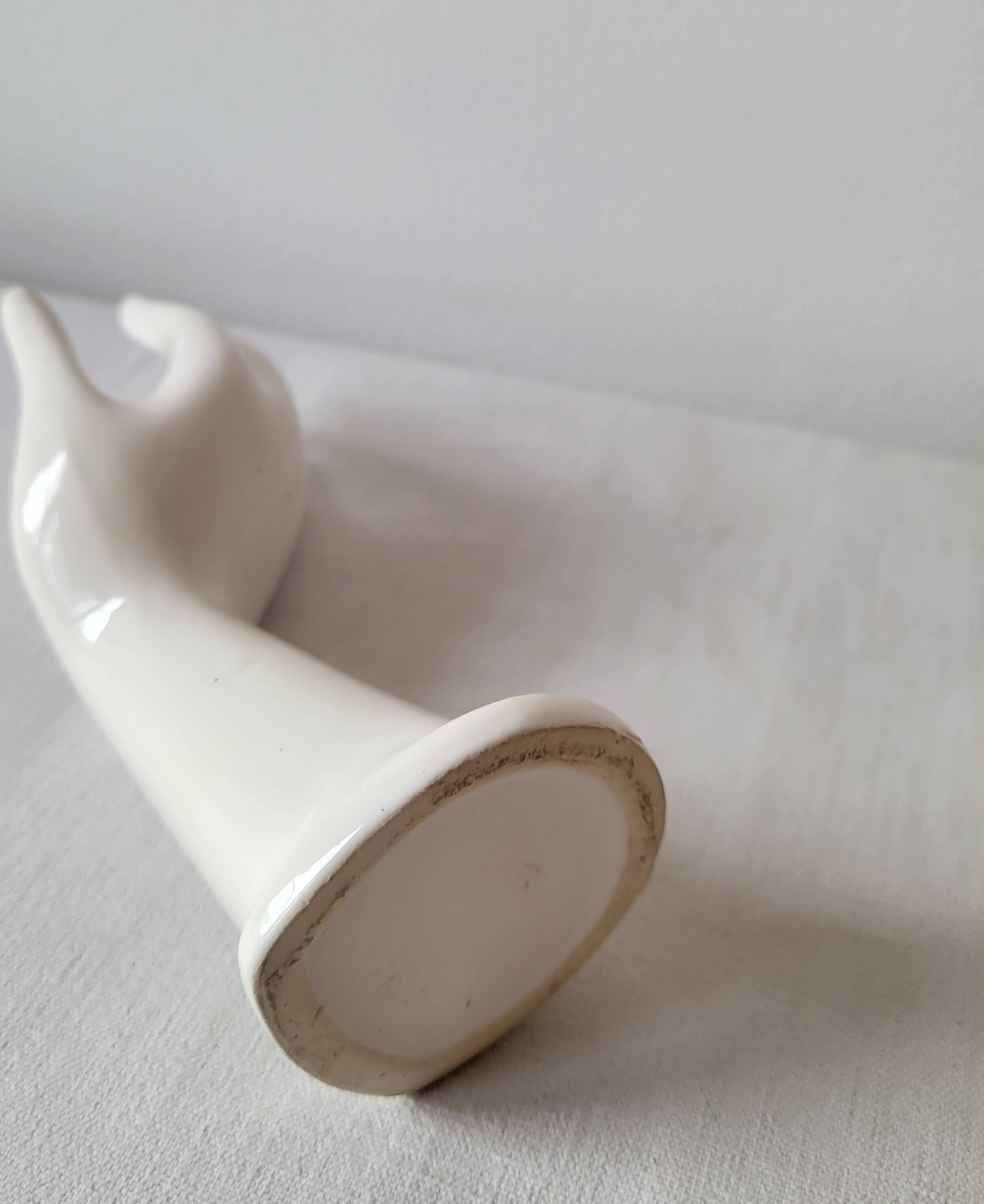 Hand-shaped ring vase