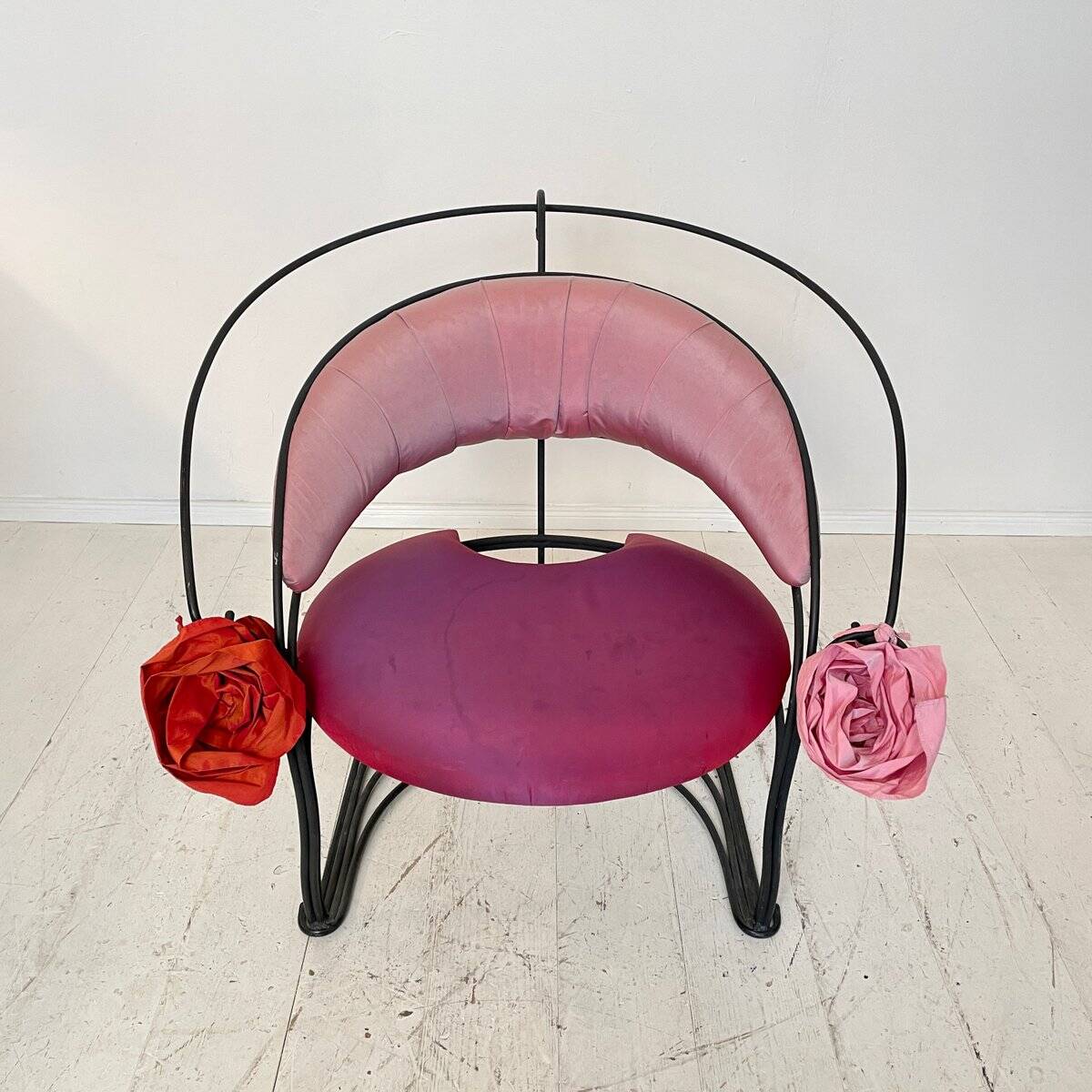 Postmodern Sculptural Armchair in Black Metal and Pink Red Silk Padding, 1980