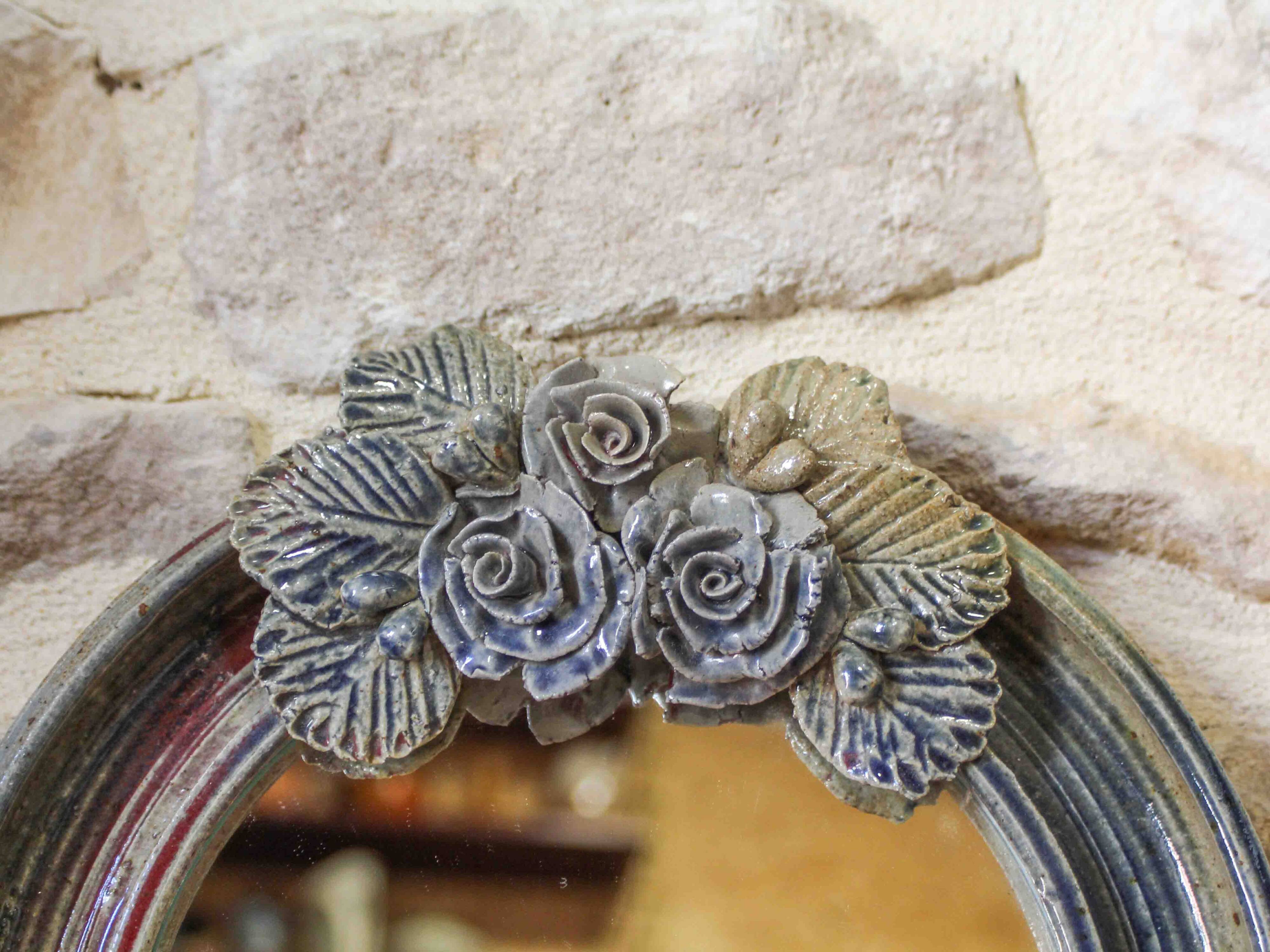 Round ceramic mirror with flower decoration by Catido