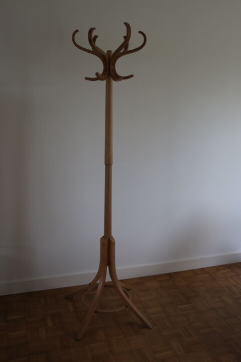 Simple baumann clear parrot coat rack