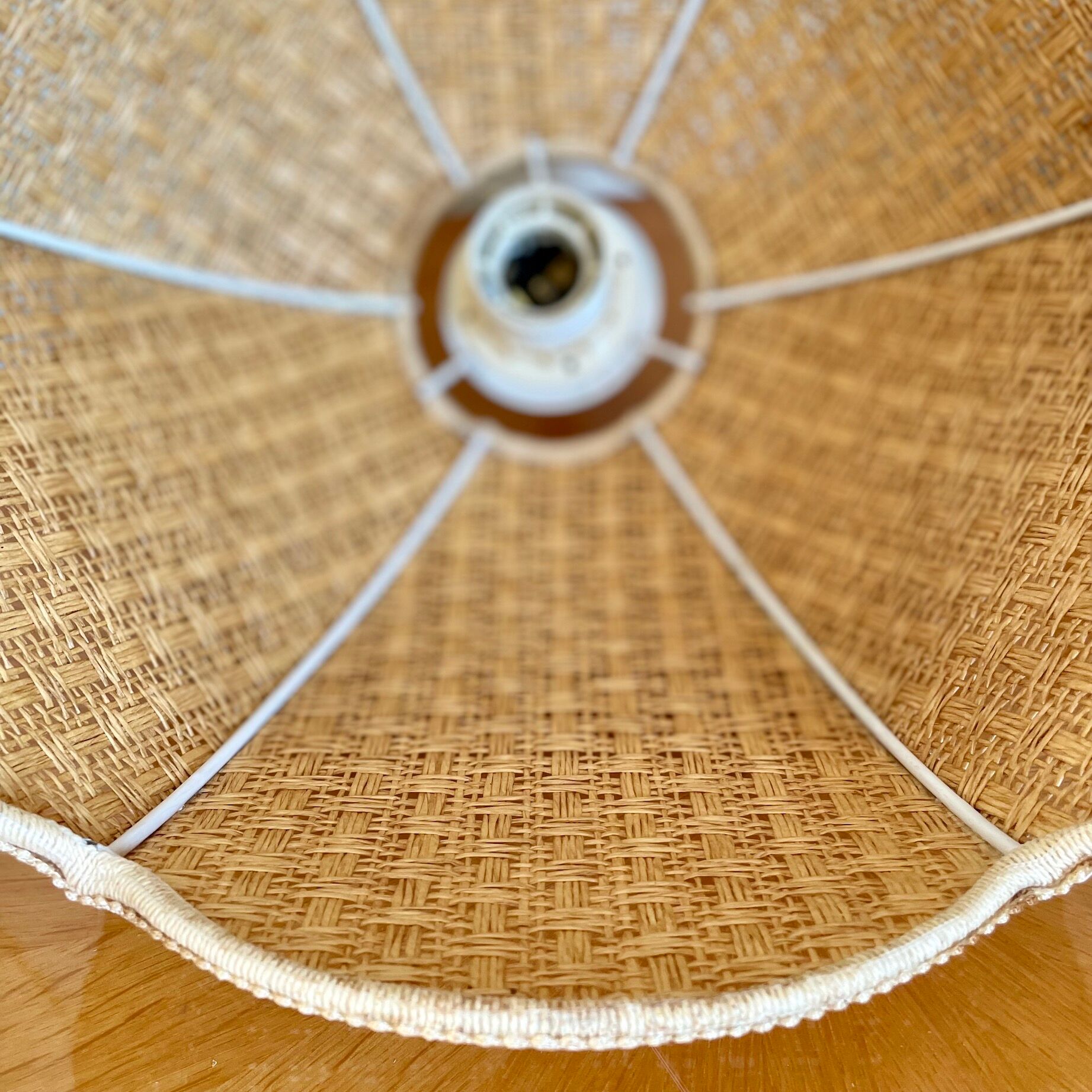 Suspension rotin vintage fleur