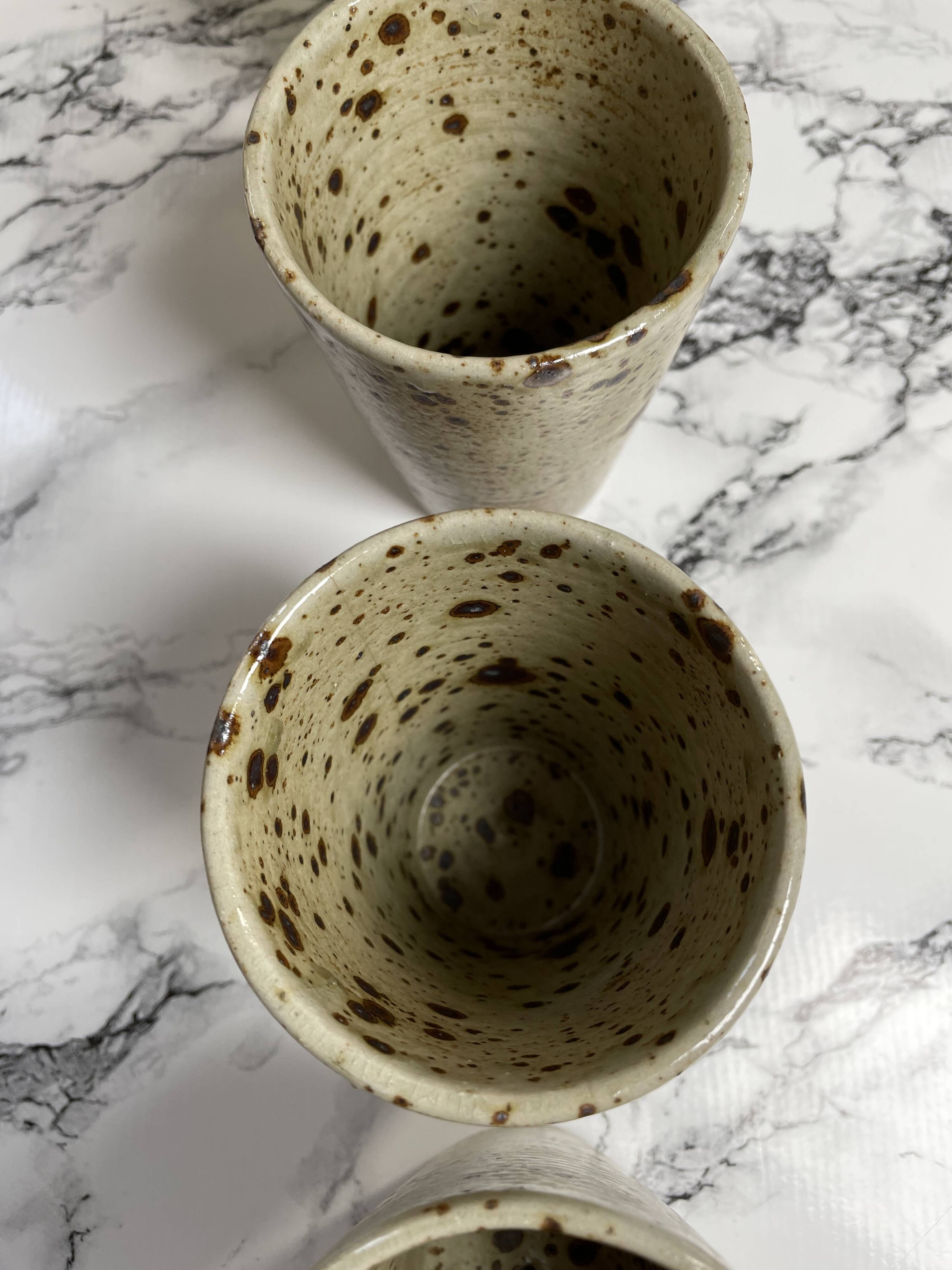 Beige pyrite stoneware mugs