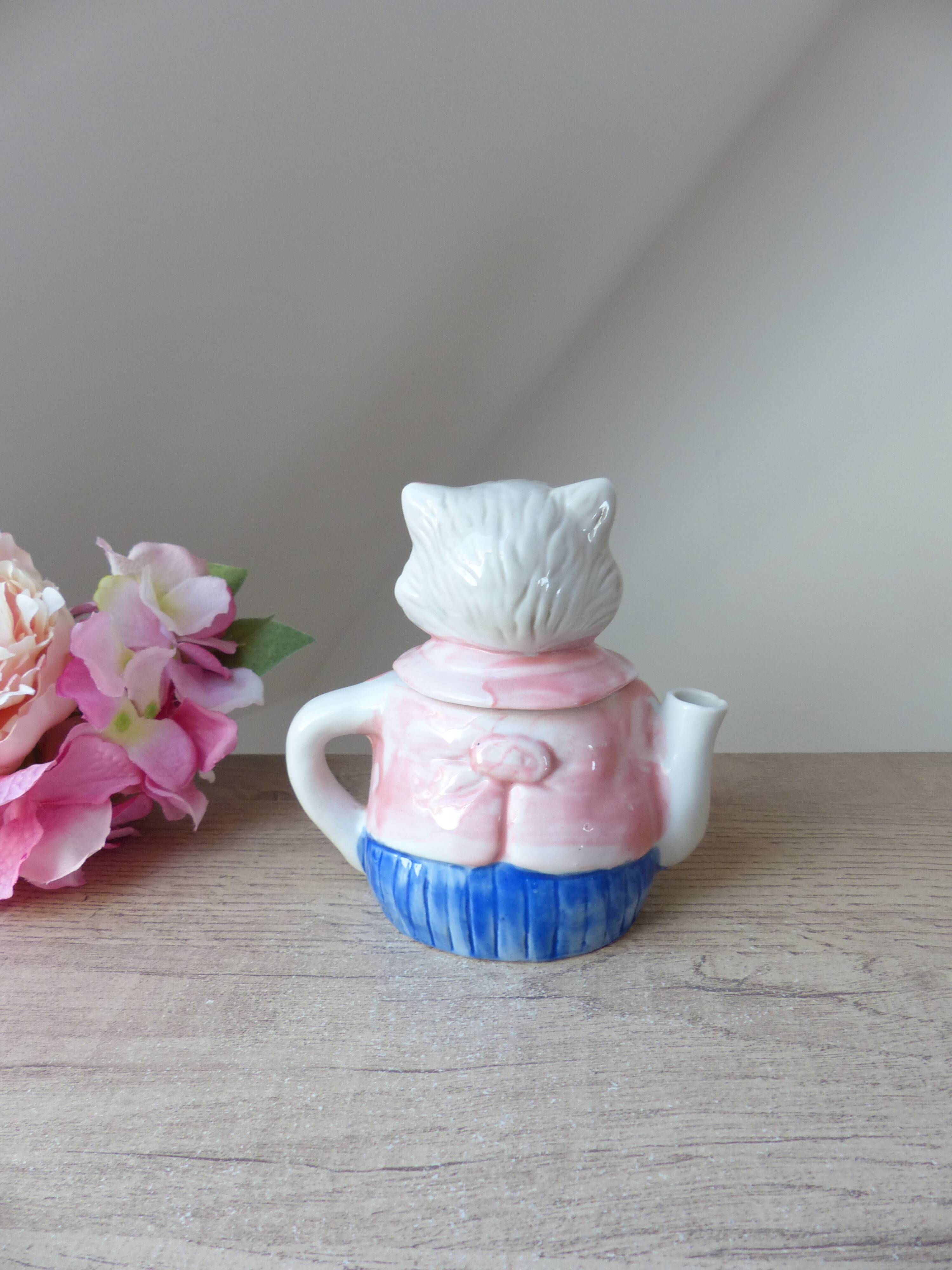 Mini ceramic cat teapot