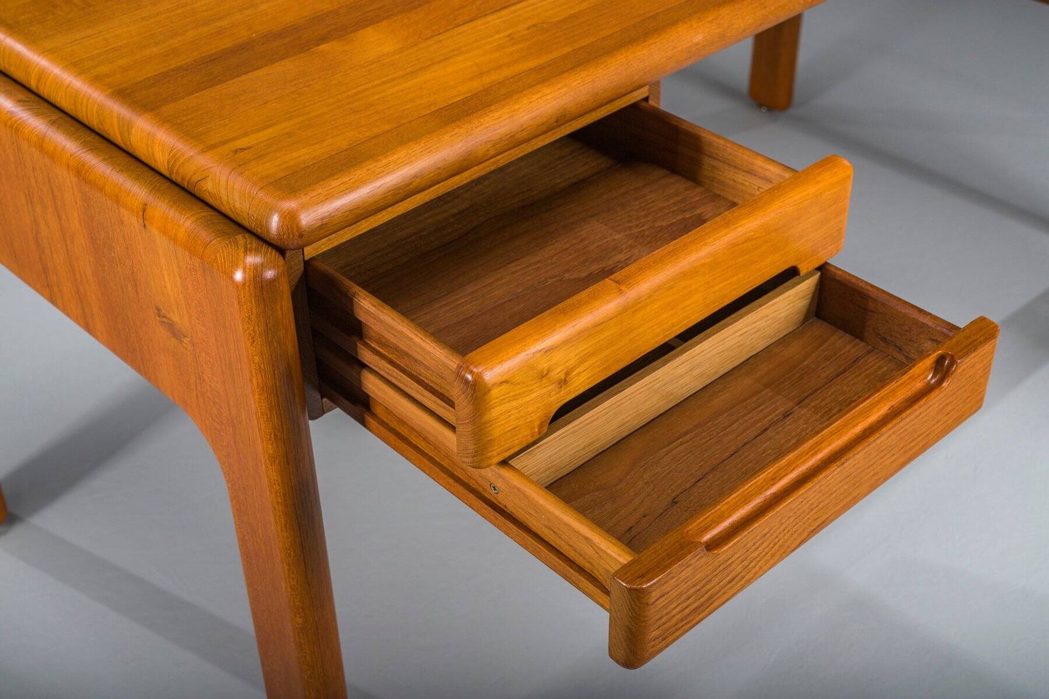 Bureau vintage en teck d'un ébéniste danois, années 1950