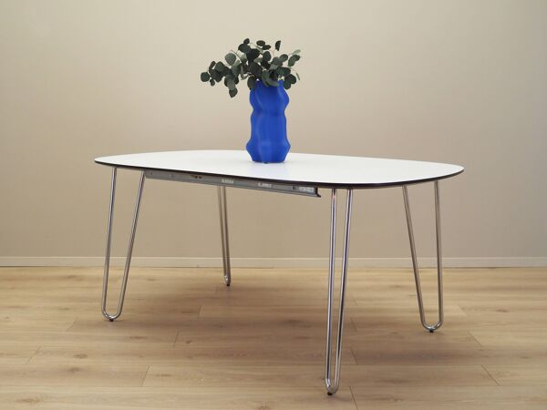Table blanche, design italien, années 1990, production : Italie