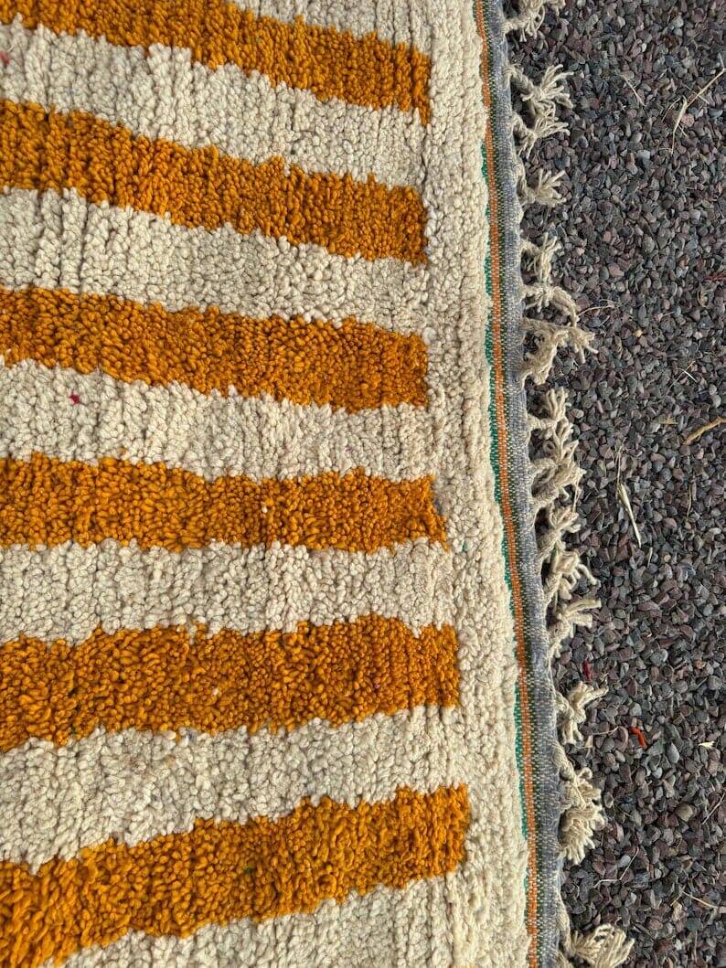 Handwoven natural wool rug, size 1.5/2.5 m.