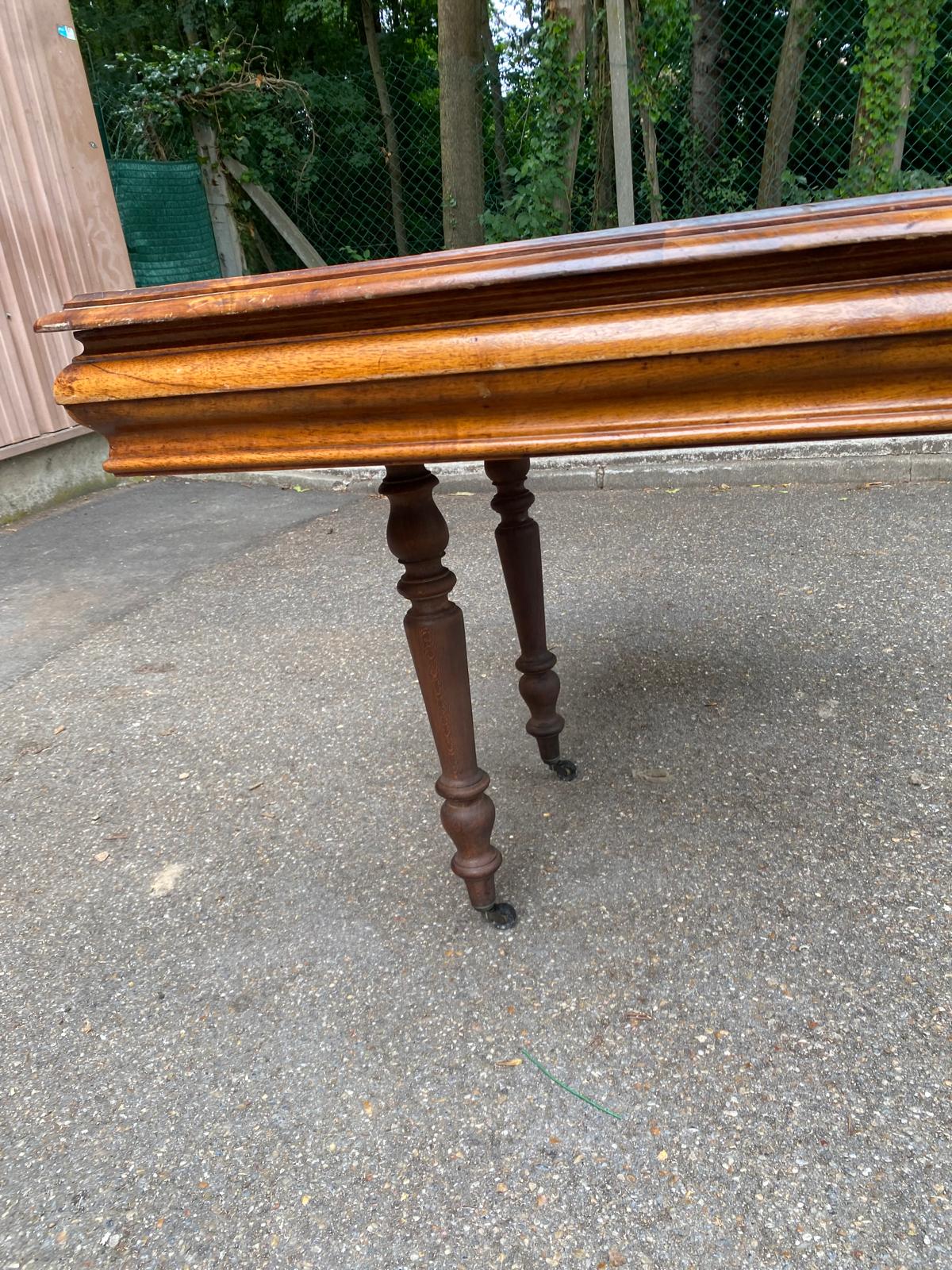 Henri II extendable dining table in solid walnut from the 19th century, 310cm.