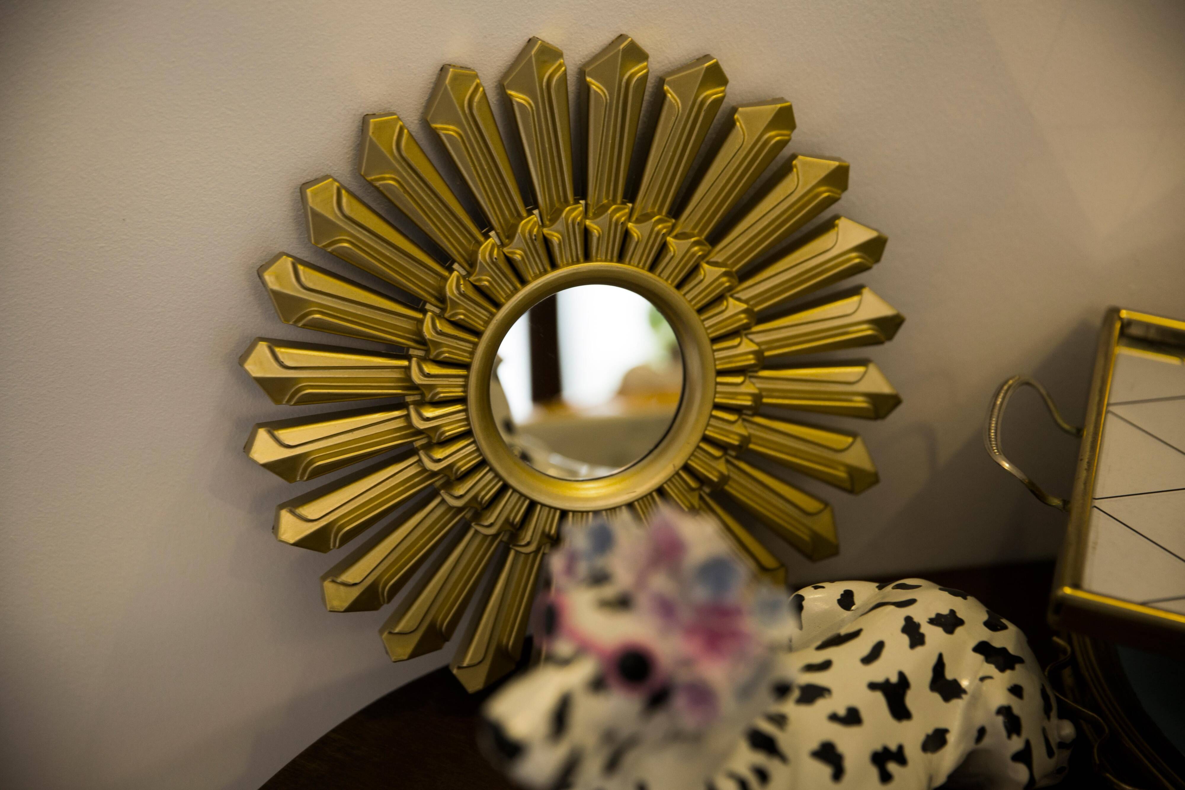 Miroir petit soleil italien vintage doré milieu du siècle, Italie, années 1960