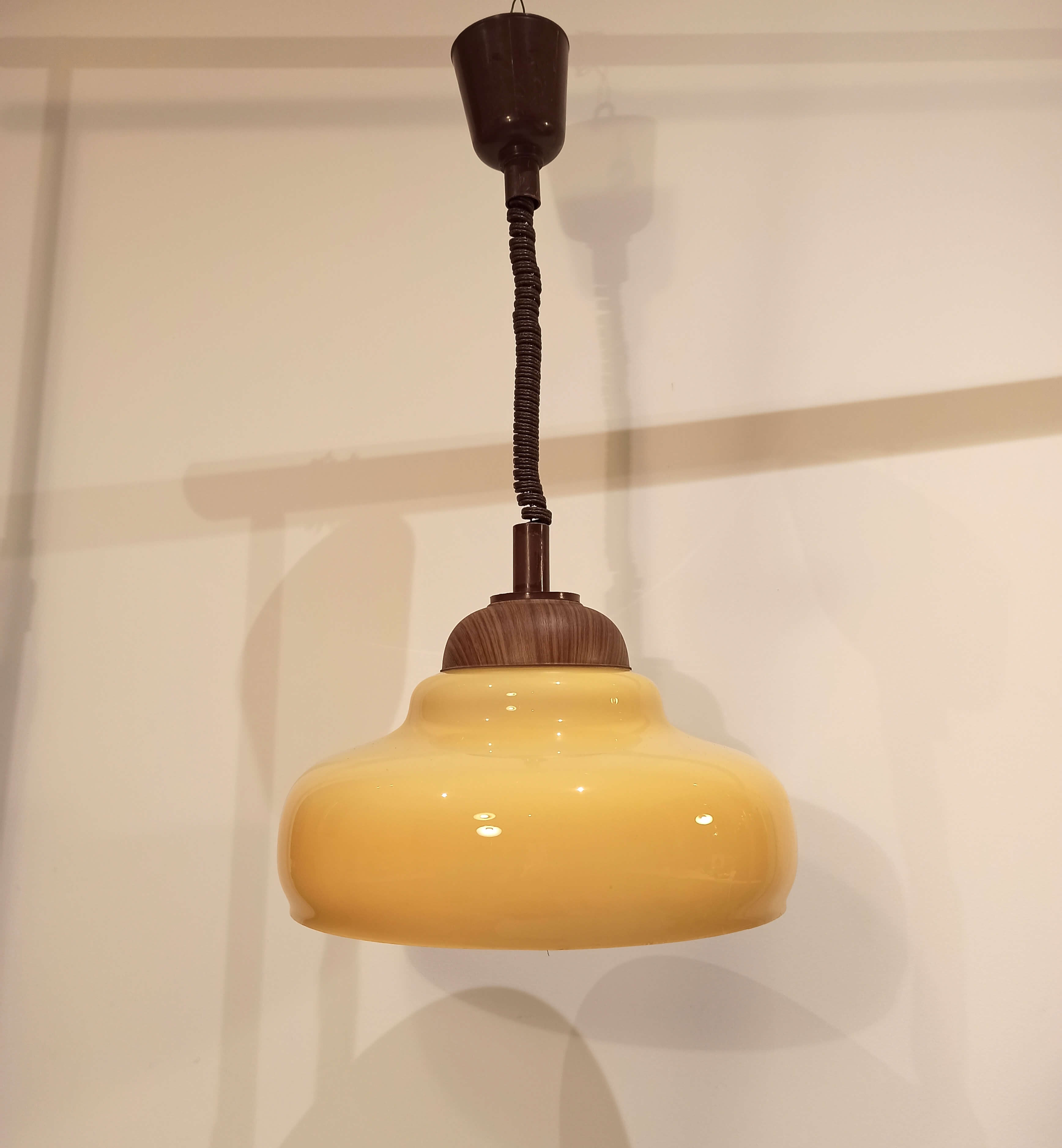 Vintage pendant light in mustard yellow glass 1960s goes up and down