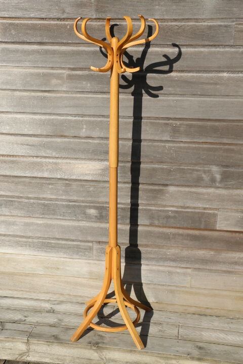 Simple baumann light parrot coat rack