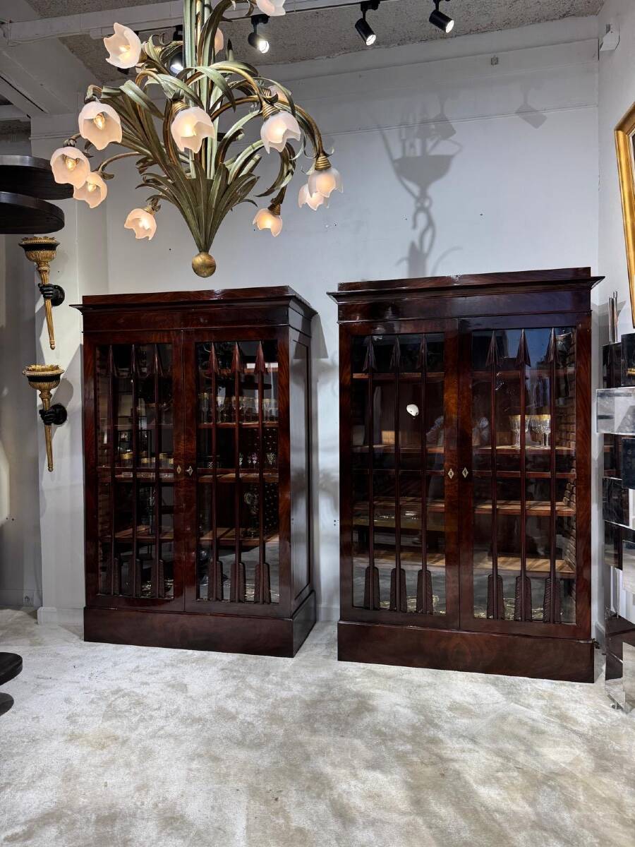 Pair of Empire period mahogany bookcases with flame pattern from the 19th century.