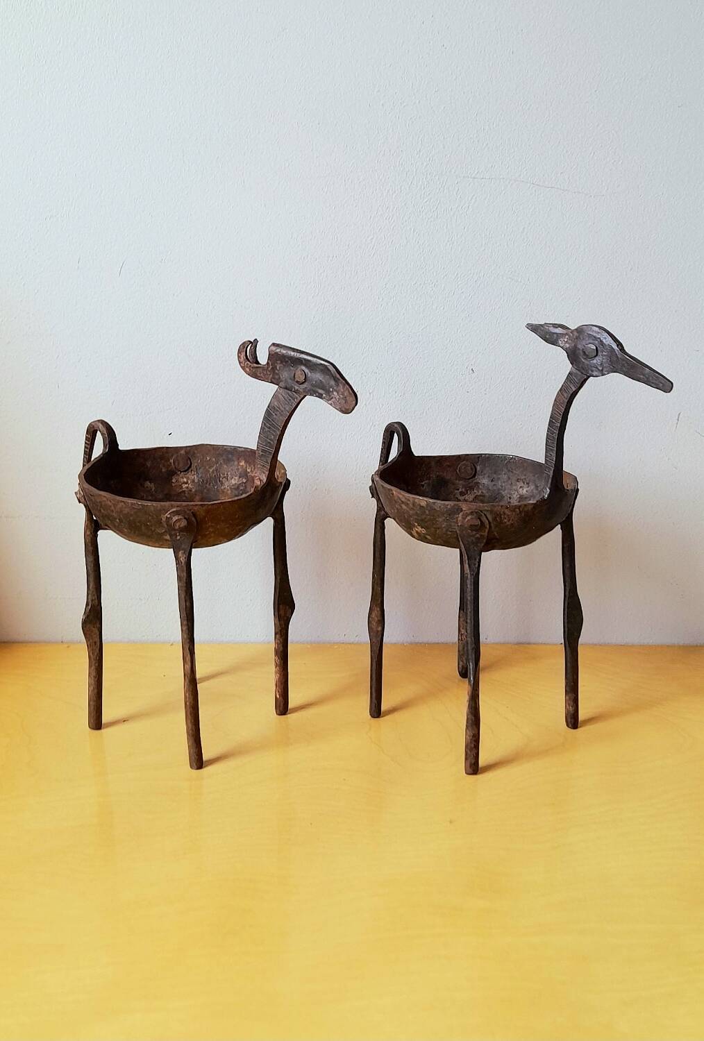 Zoomorphic wrought iron pocket emptier