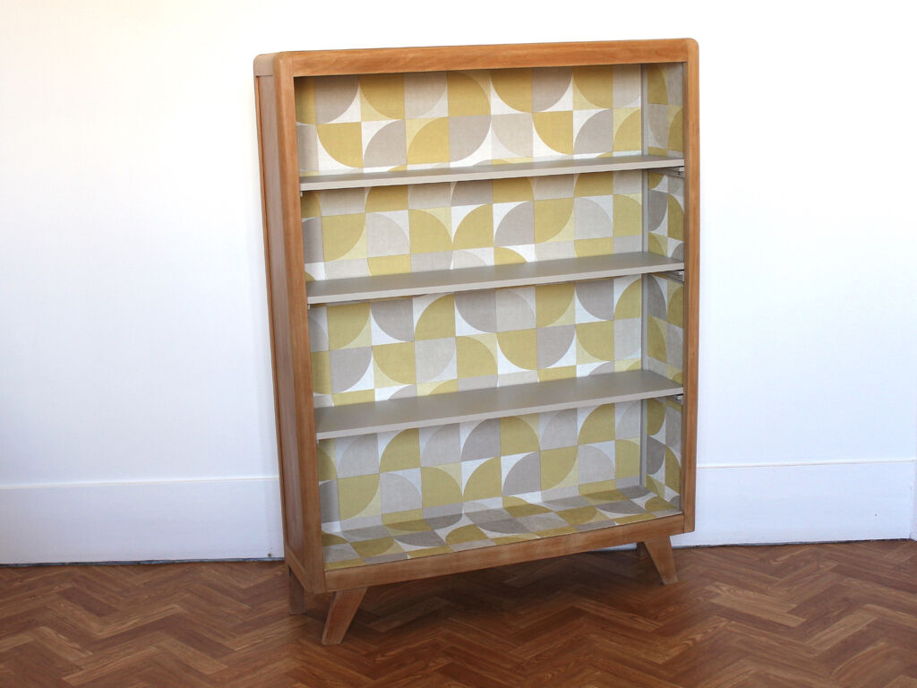 Bookcase of the 60s compass