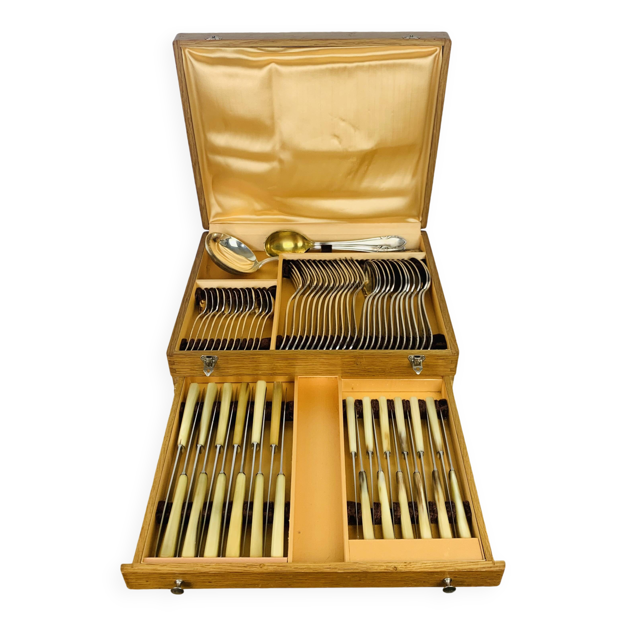 Deetjen silver metal cutlery set 39 pieces and 24 stainless steel knives