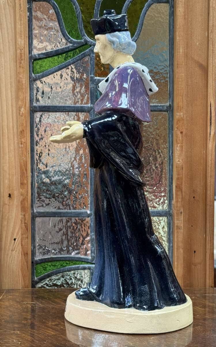 Saint Yves in Quimper faience from the 1930s by Jos Kervella.