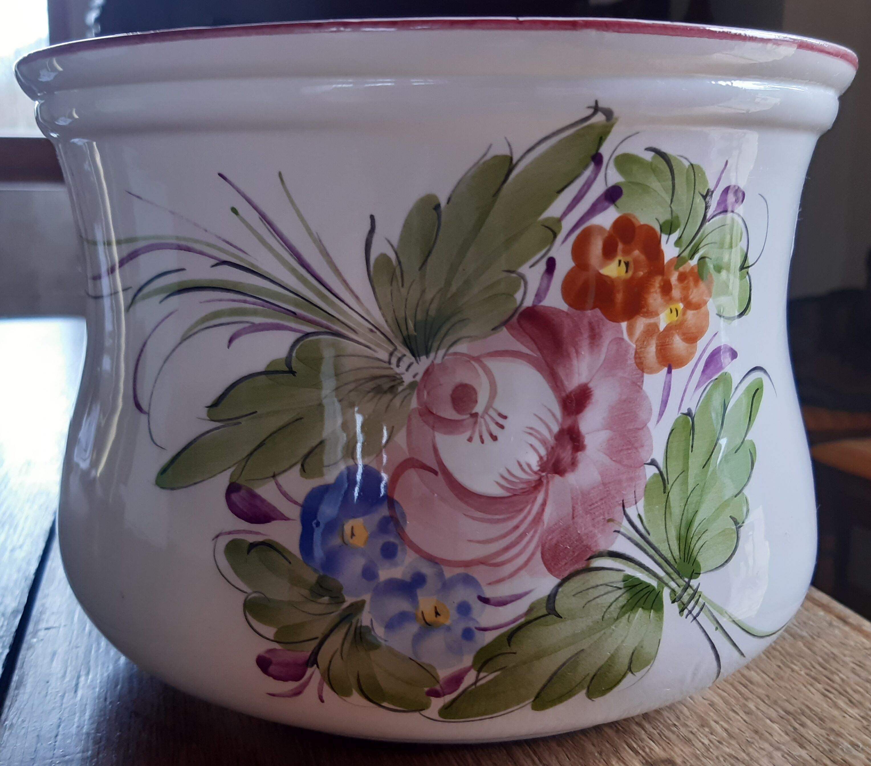 Large pot cache, decoration bouquet of flowers painted by hand, signed.