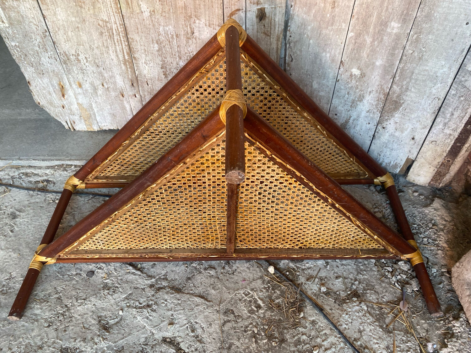 Table Basse Triangulaire Bambou Rotin + Plateaux Cannées Modèle Unique