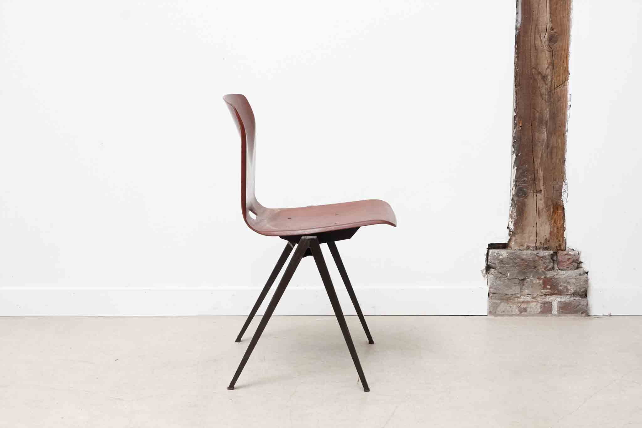 Chaise Galvanitas S22 acajou et pied marron