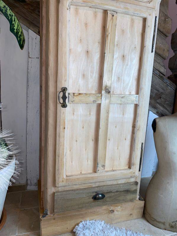 Parisian locker room